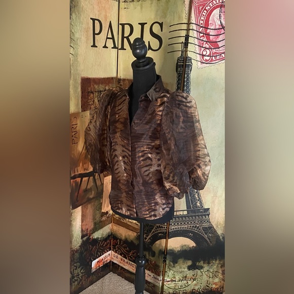 FN Brown tiger print blouse, Size small - Picture 4 of 5